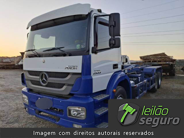 LOTE 005 MERCEDES BENZ AX