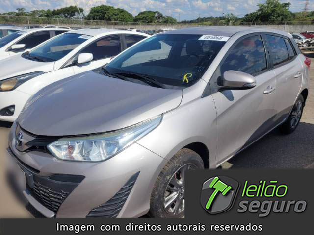 LOTE 045 TOYOTA YARIS 